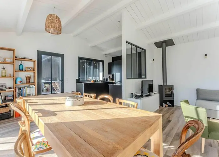 Maison Spacieuse 8 Personnes, Jardin, Parking, Proche - Fr-1-835-19 Semesterbostad La Flotte